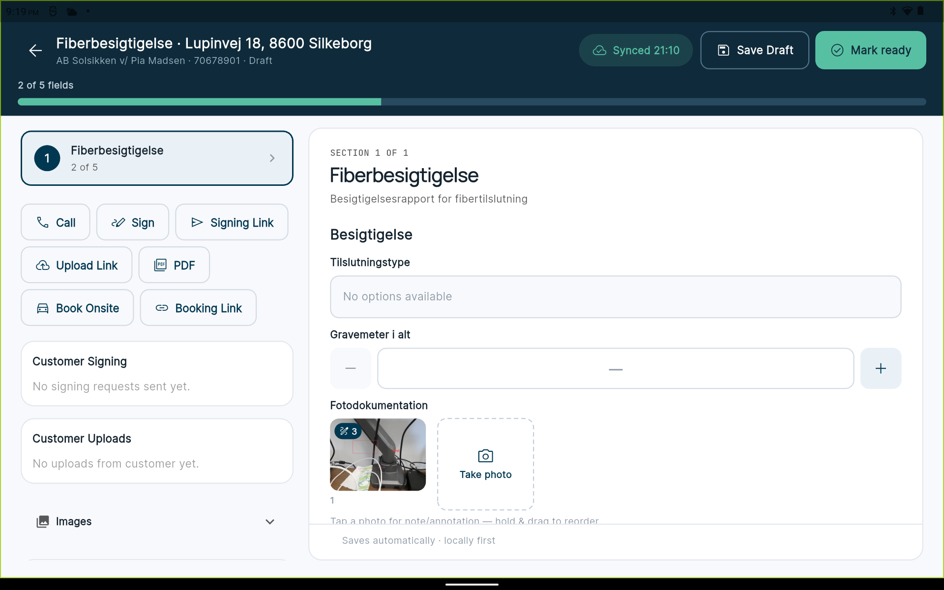 Connectives auf dem Tablet: Formular zur Glasfaserbesichtigung mit Fotodokumentation, Fortschritt und Aktionen für Unterschrift und Terminplanung